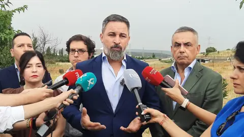 Abascal defiende en Almaraz que "no es de sentido común intentar destruir las centrales nucleares" Abascal defiende en Almaraz que "no es de sentido común intentar destruir las centrales nucleares"