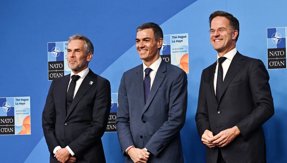 De izquierda a derecha: Dick Shoof, Pedro Sánchez y Mark Rutte De izquierda a derecha: Dick Shoof, Pedro Sánchez y Mark Rutte