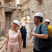 Enguix en la visita a un proyecto del Pla Obert en Villanueva de Castellón
