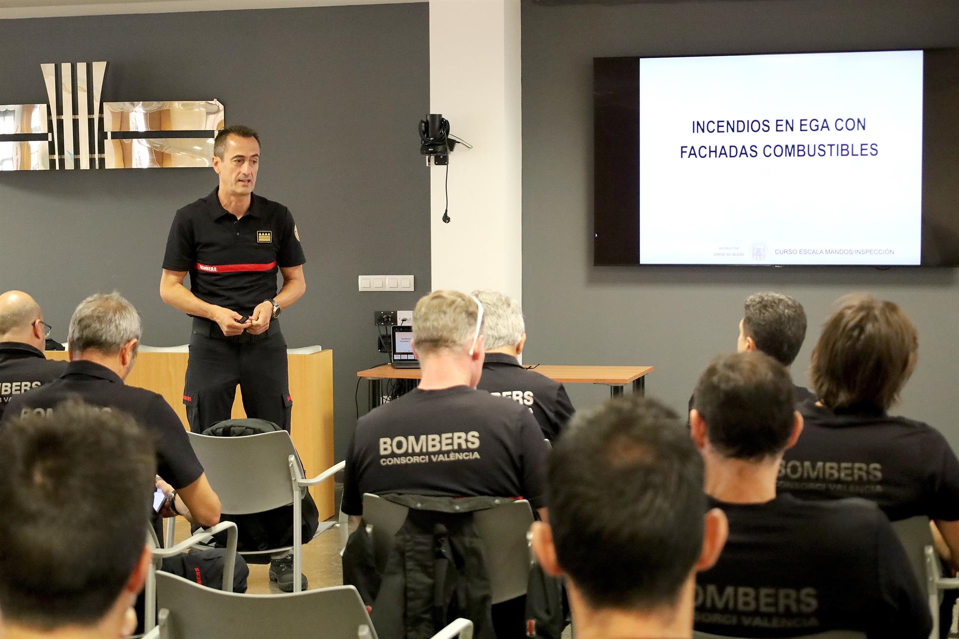 El Consorcio de Bomberos de Valencia hará planes de actuación para edificios con fachada inflamable El Consorcio de Bomberos de Valencia hará planes de actuación para edificios con fachada inflamable