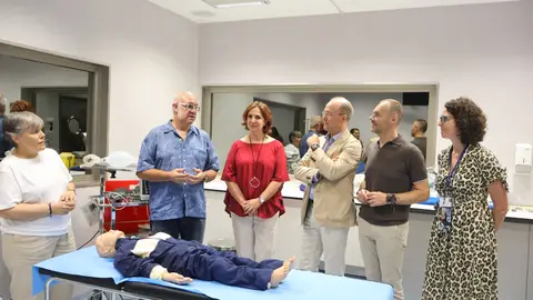 Visita de los responsables sanitarios al centro de simulación, en el Centro de Salud Cuenca I Visita de los responsables sanitarios al centro de simulación, en el Centro de Salud Cuenca I