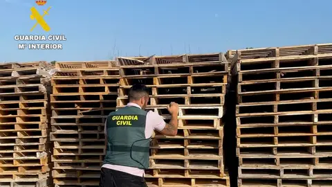 Detenido por el robo de más de un centenar de palets de madera en una empresa de Alcora Detenido por el robo de más de un centenar de palets de madera en una empresa de Alcora