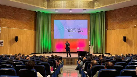 La Junta de Extremadura reúne en Zafra a casi un centenar de empresarios en una jornada clave para el tejido empresarial de la región La Junta de Extremadura reúne en Zafra a casi un centenar de empresarios en una jornada clave para el tejido empresarial de la región