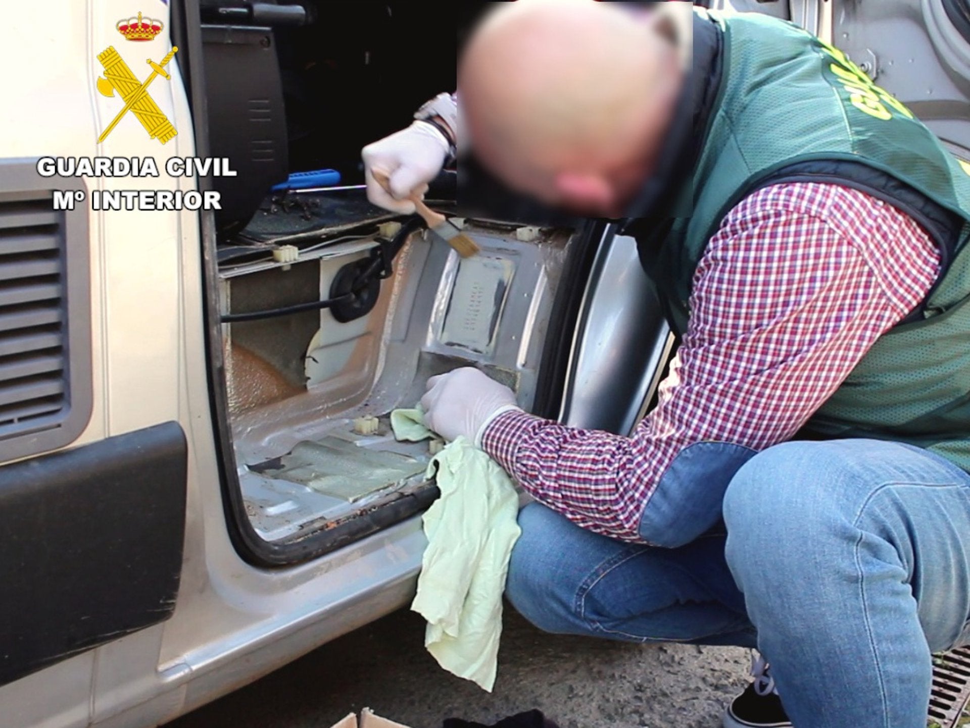 Detenidas en Cantabria siete personas por falsificar documentos de diez vehículos Detenidas en Cantabria siete personas por falsificar documentos de diez vehículos