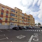 Vista parcial y de archivo de la calle Pío XII en Telde, Gran Canaria en donde se ha asesinado a un presunto narco a manos de un sicario