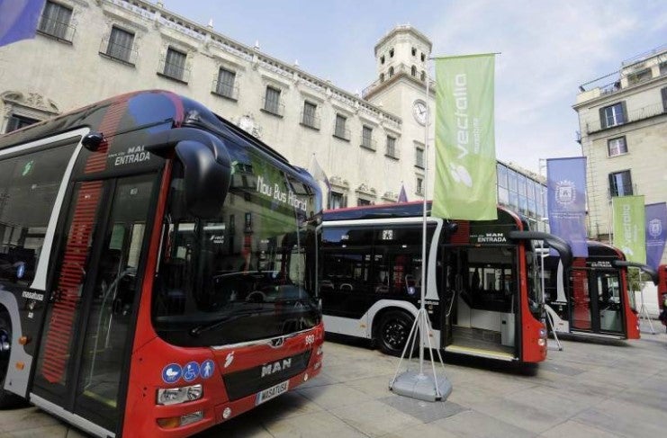 El autobús urbano volverá a ser gratis para los menores de 14 años y bonifica al resto El autobús urbano volverá a ser gratis para los menores de 14 años y bonifica al resto