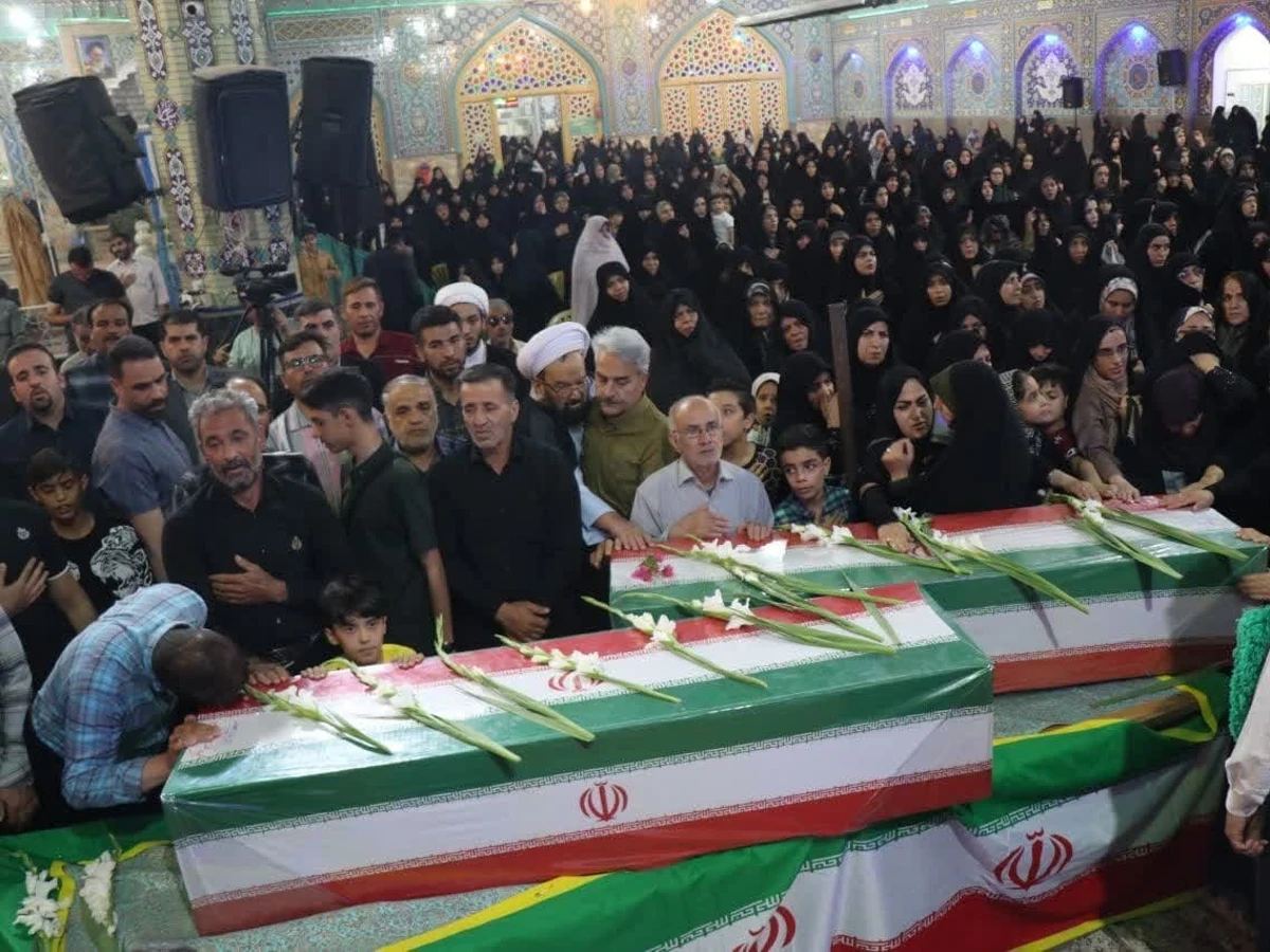 Irán celebra multitudinarios funerales por los militares y científicos muertos en la guerra con Israel | Onda Cero Radio
