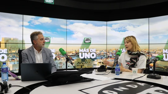 Nathalie Poza en los estudios de Onda Cero con Carlos Alsina Nathalie Poza en los estudios de Onda Cero con Carlos Alsina
