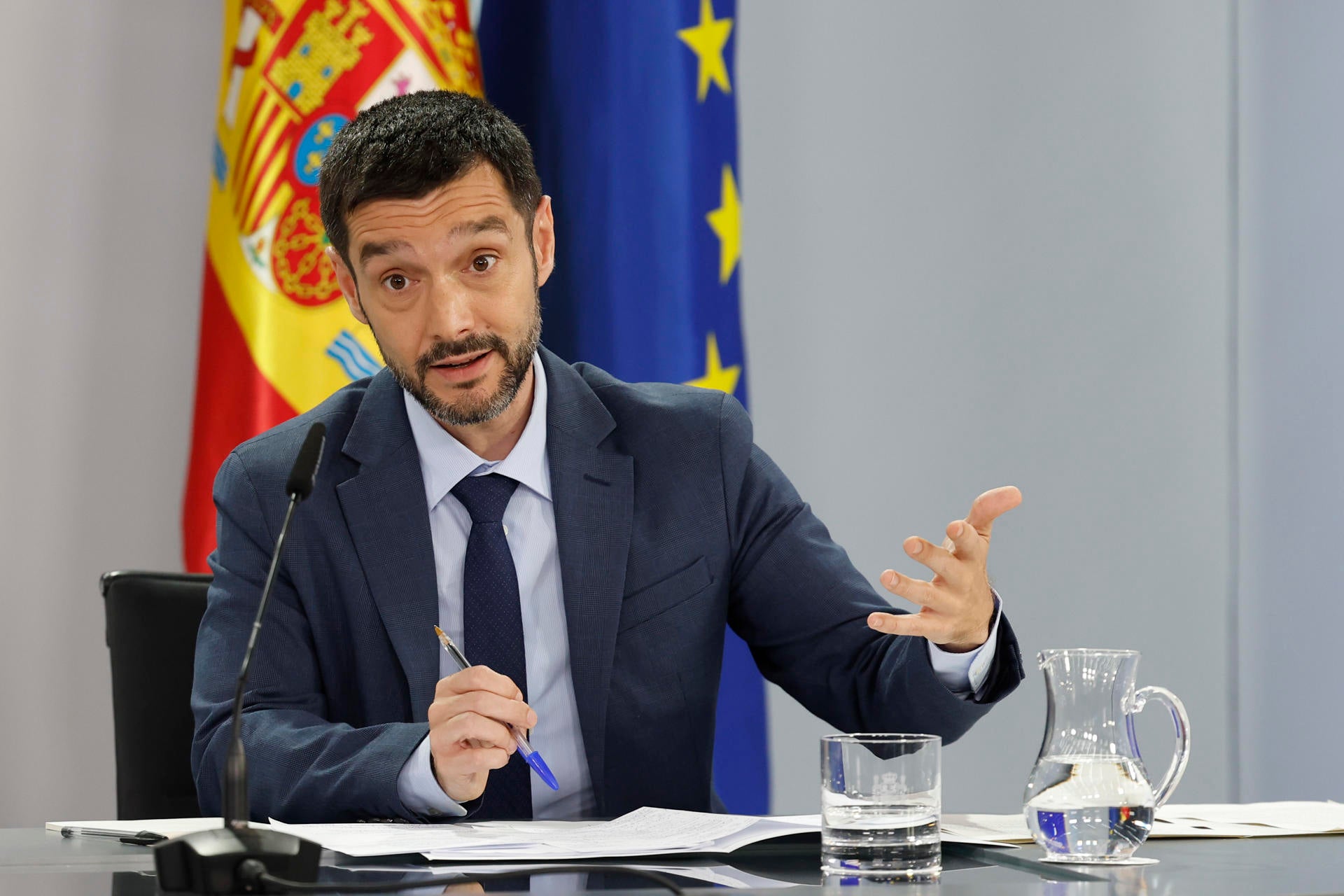 Así será la ley de Consumo Sostenible: sin publicidad de vuelos cortos, combustibles fósiles y contra la obsolescencia programada Así será la ley de Consumo Sostenible: sin publicidad de vuelos cortos, combustibles fósiles y contra la obsolescencia programada