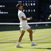 Alcaraz debuta con una sufrida victoria ante Fognini