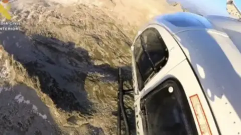 Rescate del montañero barcelonés fallecido en la cresta del Pico Rusell Rescate del montañero barcelonés fallecido en la cresta del Pico Rusell