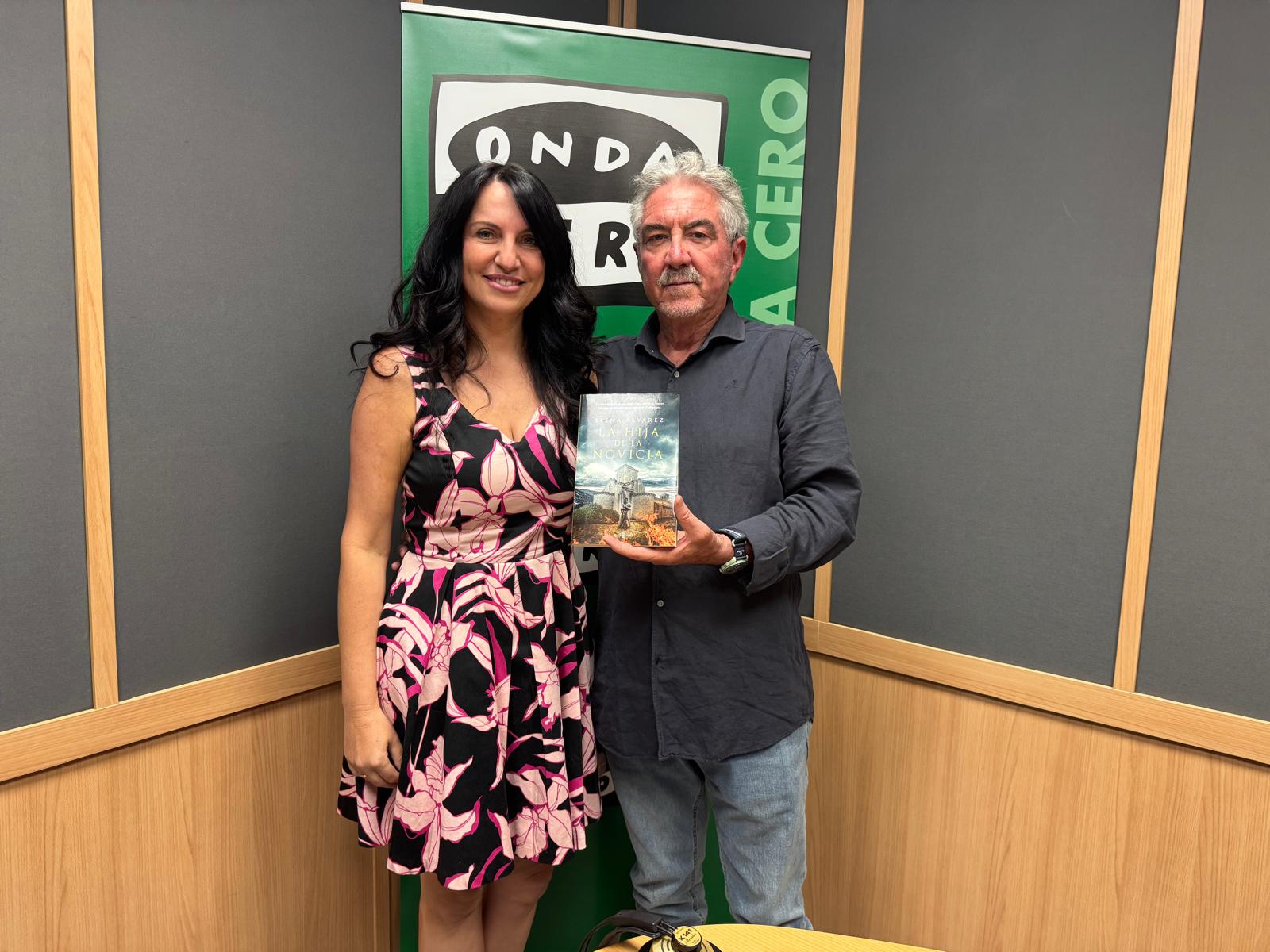 Elena Álvarez presenta en Más de uno Alicante su novela 'La hija de la novicia' Elena Álvarez presenta en Más de uno Alicante su novela 'La hija de la novicia'