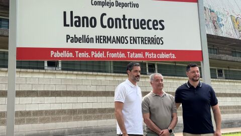acto de nombramiento del pabell&oacute;n del complejo deportivo municipal El Llano&ndash;Contrueces como &lsquo;Hermanos Entrerr&iacute;os&rsquo;