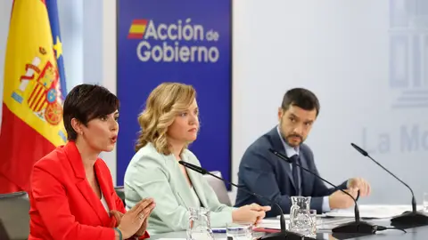 La ministra Isabel Rodríguez, la ministra Pilar Alegría y el ministro Pablo Bustinduy La ministra Isabel Rodríguez, la ministra Pilar Alegría y el ministro Pablo Bustinduy
