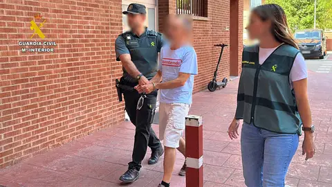 Detenido en Logroño un profesor de 52 años por presunto asunto de ciberacoso a una menor Detenido en Logroño un profesor de 52 años por presunto asunto de ciberacoso a una menor