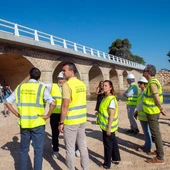 Vicent Mompó y Reme Mazzolari en la reapertura del Pont de la Fallereta ocho meses después de la DANA Vicent Mompó y Reme Mazzolari en la reapertura del Pont de la Fallereta ocho meses después de la DANA