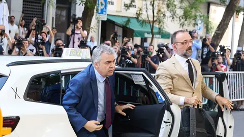 El exsecretario de Organización del PSOE Santos Cerdán (i) a su llegada a declarar en el Tribunal Supremo, a 30 de junio de 2025 El exsecretario de Organización del PSOE Santos Cerdán (i) a su llegada a declarar en el Tribunal Supremo, a 30 de junio de 2025