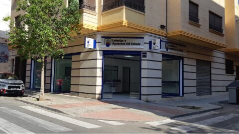 Administraci&oacute;n de loter&iacute;a n&uacute;mero 16 de Elche.