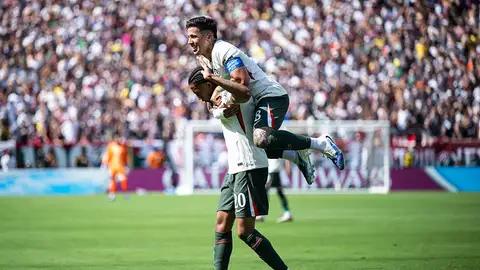 Joao Pedro y Enzo Fernández celebran uno de los goles del Chelsea a Fluminense Joao Pedro y Enzo Fernández celebran uno de los goles del Chelsea a Fluminense