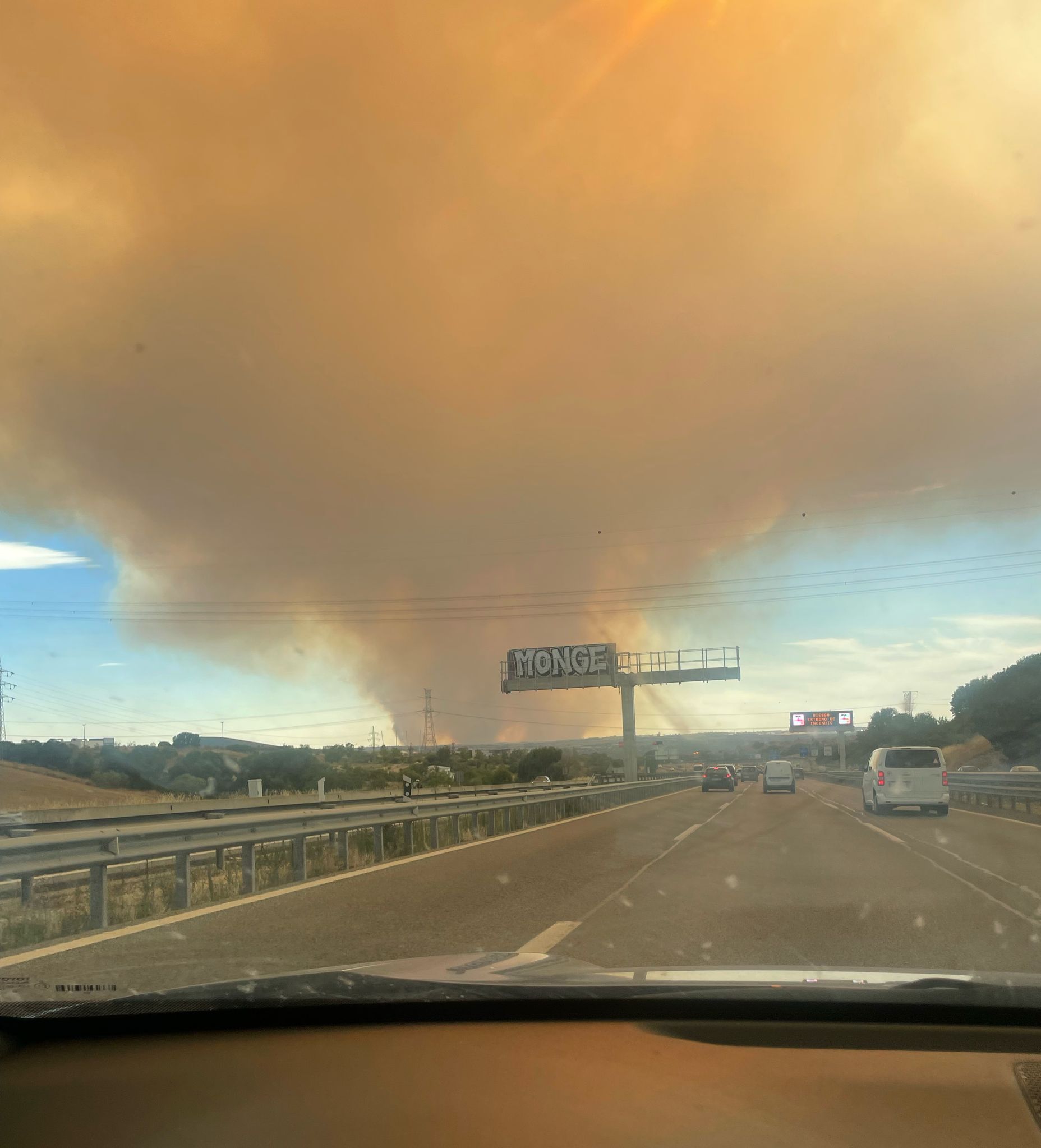 Últimas noticias del incendio en Méntrida, en directo: el fuego está estabilizado y preocupan posibles complicaciones por el viento Últimas noticias del incendio en Méntrida, en directo: el fuego está estabilizado y preocupan posibles complicaciones por el viento