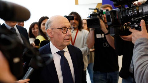 Crist&oacute;bal Montoro se da de baja del PP tras su imputaci&oacute;n por beneficiar a empresas gas&iacute;sticas cuando era ministro