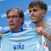 Loren Juarros junto a Adrián Niño Loren Juarros junto a Adrián Niño