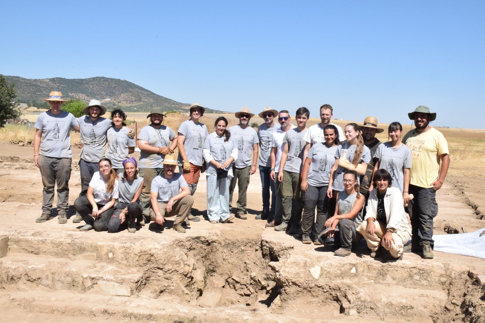 Una docena de jóvenes arqueólogos excavan la zona del mercado y las termas en la Ciudad Romana de Regina Una docena de jóvenes arqueólogos excavan la zona del mercado y las termas en la Ciudad Romana de Regina