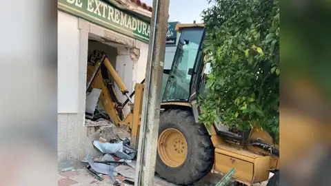 Asaltan con una retroexcavadora sustraída una entidad bancaria de la entidad local de Vivares Asaltan con una retroexcavadora sustraída una entidad bancaria de la entidad local de Vivares