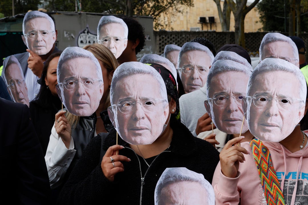 Declarado culpable el expresidente de Colombia, Álvaro Uribe, por soborno de testigos y fraude procesal Declarado culpable el expresidente de Colombia, Álvaro Uribe, por soborno de testigos y fraude procesal