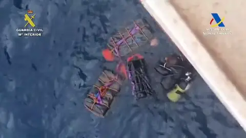 Detenido un buzo en Gran Canaria mientras extraía 100 kilos de cocaína del casco de un buque Detenido un buzo en Gran Canaria mientras extraía 100 kilos de cocaína del casco de un buque