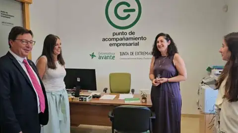 El PAE de Los Santos de Maimona ha atendido a más de 100 emprendedores del suroeste extremeño desde el mes de abril El PAE de Los Santos de Maimona ha atendido a más de 100 emprendedores del suroeste extremeño desde el mes de abril