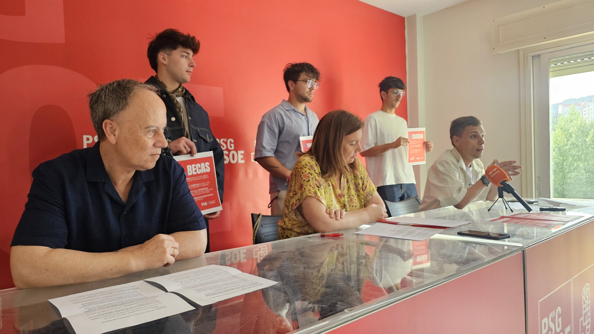 Socialistas ourenáns defenden a xestión de Pedro Sánchez Socialistas ourenáns defenden a xestión de Pedro Sánchez