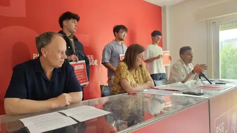 Socialistas ourenáns defenden a xestión de Pedro Sánchez Socialistas ourenáns defenden a xestión de Pedro Sánchez