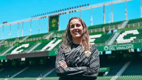 Ángela Moral renueva por una temporada más con el Elche Femenino. Ángela Moral renueva por una temporada más con el Elche Femenino.