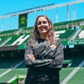 Ángela Moral renueva por una temporada más con el Elche Femenino.