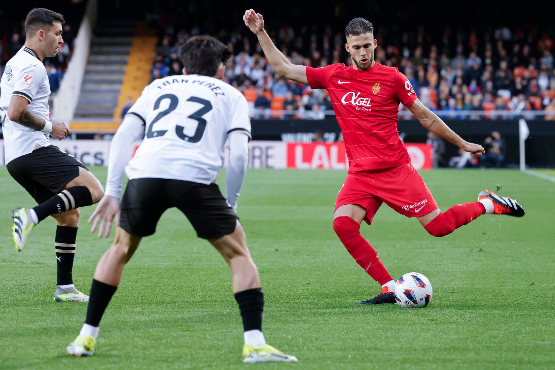 El Valencia ficha hasta 2029 a Copete, traspasado por el Mallorca El Valencia ficha hasta 2029 a Copete, traspasado por el Mallorca