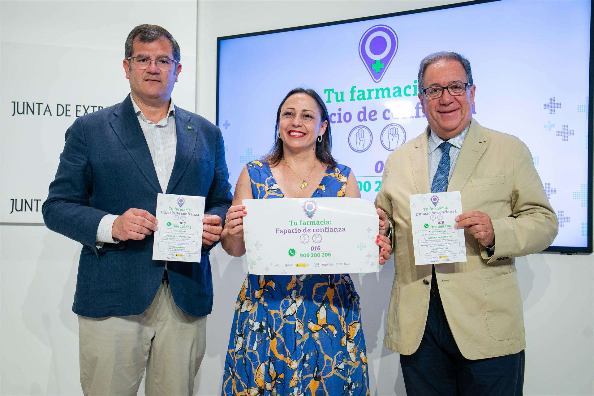 Las 750 farmacias y botiquines extremeños se convertirán en 'puntos violetas' para apoyar a víctimas de violencia de género Las 750 farmacias y botiquines extremeños se convertirán en 'puntos violetas' para apoyar a víctimas de violencia de género
