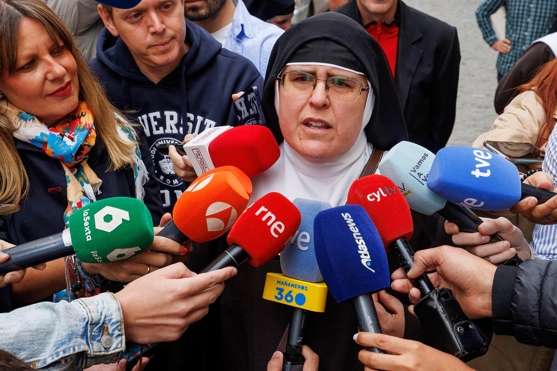 Las monjas de Belorado comparecen ante el juez defendiendo que el convento "es suyo" y confiando en "el juicio de Dios" Las monjas de Belorado comparecen ante el juez defendiendo que el convento "es suyo" y confiando en "el juicio de Dios"