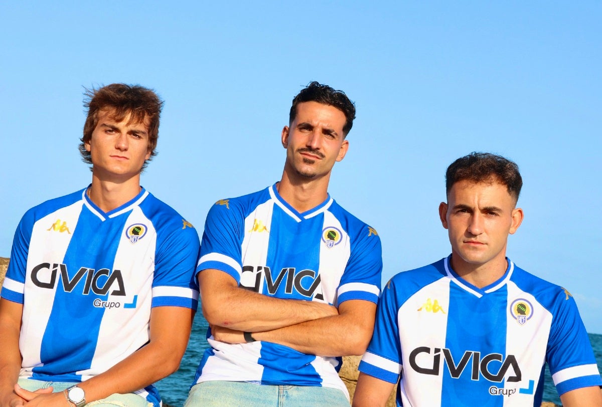 El Hércules presenta su primera equipación con guiños a Alicante El Hércules presenta su primera equipación con guiños a Alicante