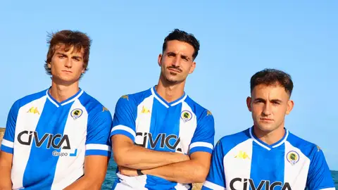 El Hércules presenta su primera equipación con guiños a Alicante El Hércules presenta su primera equipación con guiños a Alicante