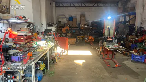 Desmantelan un taller clandestino de maquinaria agrícola en L’Alcúdia sin permisos ni medidas de seguridad Desmantelan un taller clandestino de maquinaria agrícola en L’Alcúdia sin permisos ni medidas de seguridad