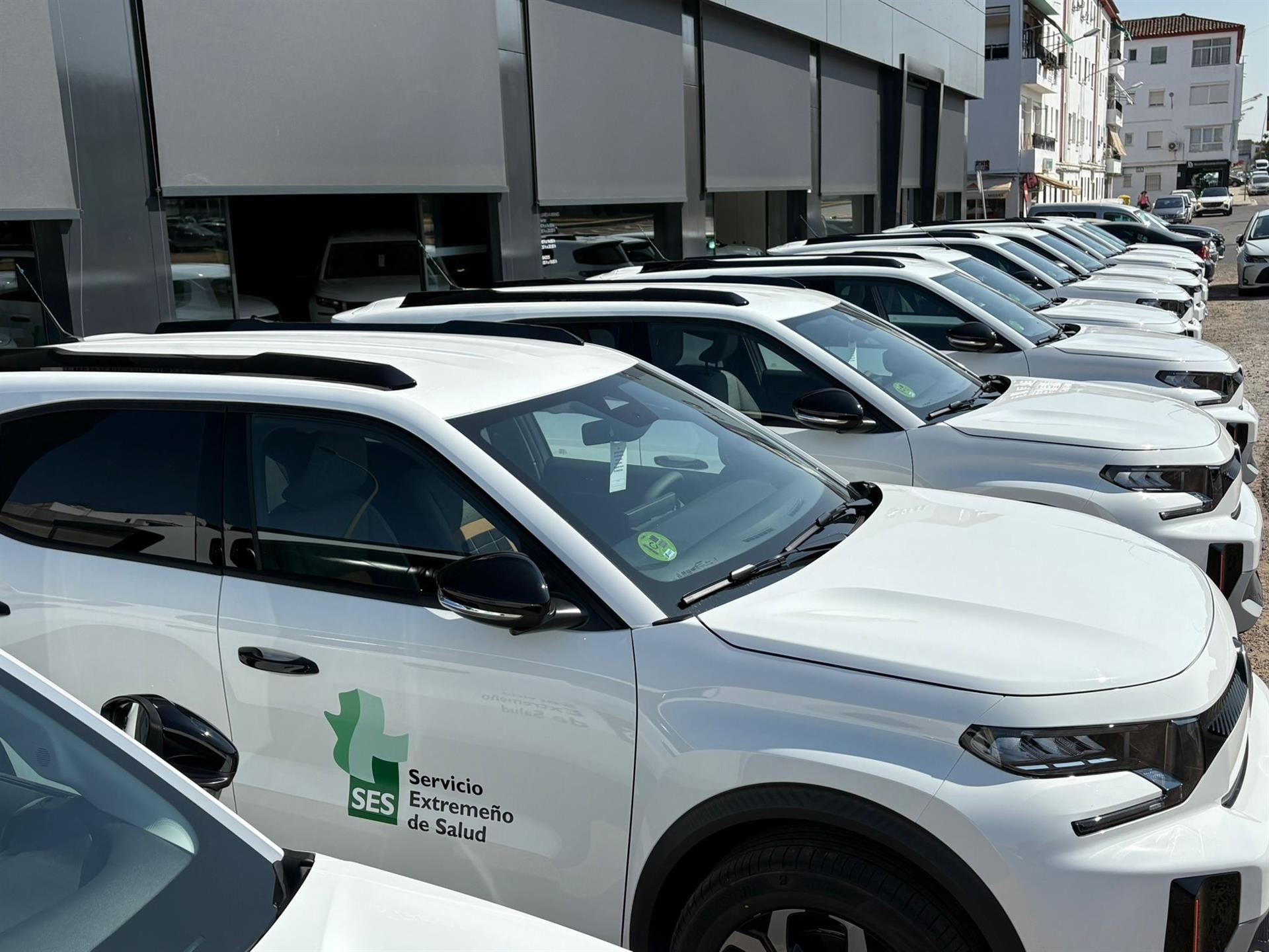 El SES invierte más de 458.000 euros en la renovación de 23 vehículos de la flota de Atención Primaria en Extremadura El SES invierte más de 458.000 euros en la renovación de 23 vehículos de la flota de Atención Primaria en Extremadura