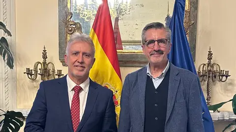 El ministro Ángel Víctor Torres (izq) junto a José María Ángel Batalla en una foto de archivo El ministro Ángel Víctor Torres (izq) junto a José María Ángel Batalla en una foto de archivo