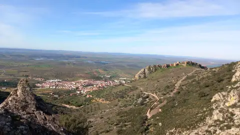 La Diputación de Badajoz defiende la "viabilidad ambiental" del proyecto de supertirolina en Hornachos La Diputación de Badajoz defiende la "viabilidad ambiental" del proyecto de supertirolina en Hornachos