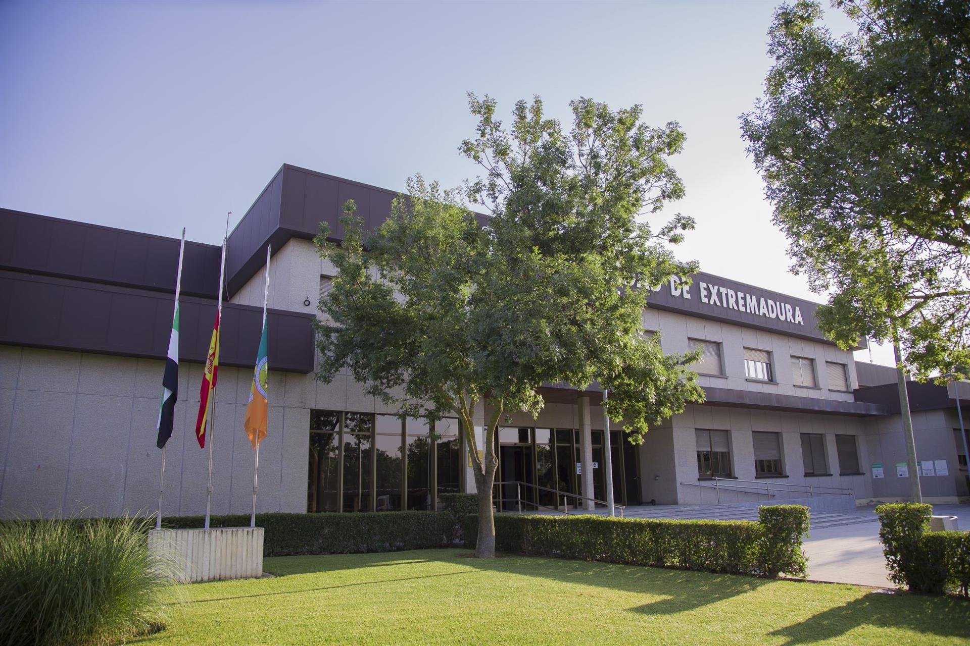 Aprobadas las tasas de enseñanzas de la UEx para el curso 2025/26, que mantiene la bonificación por materias aprobadas Aprobadas las tasas de enseñanzas de la UEx para el curso 2025/26, que mantiene la bonificación por materias aprobadas
