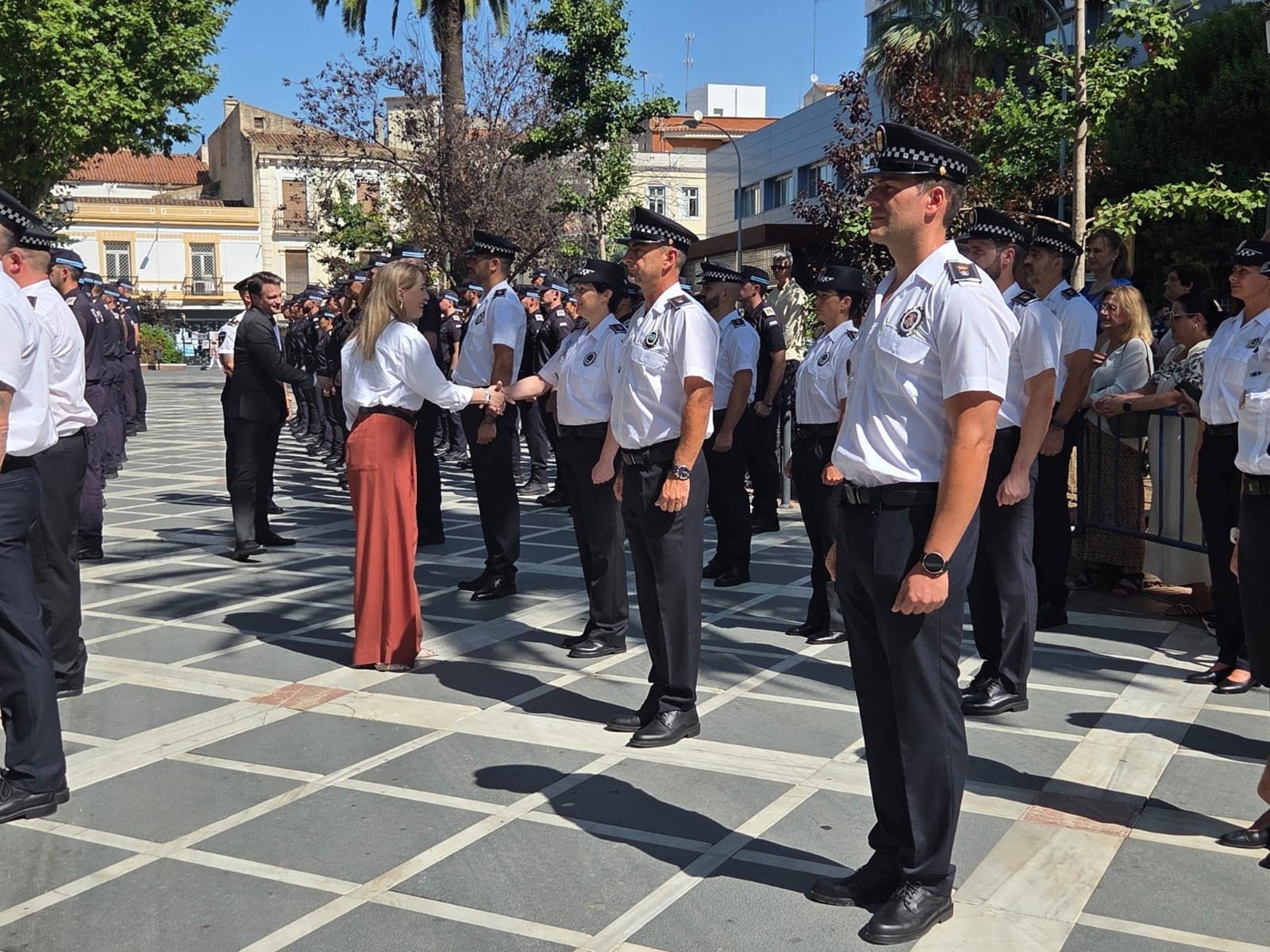 Guardiola destaca que Extremadura cuenta hoy en día con un cuerpo de Policía Local "más preparado" y "moderno" Guardiola destaca que Extremadura cuenta hoy en día con un cuerpo de Policía Local "más preparado" y "moderno"
