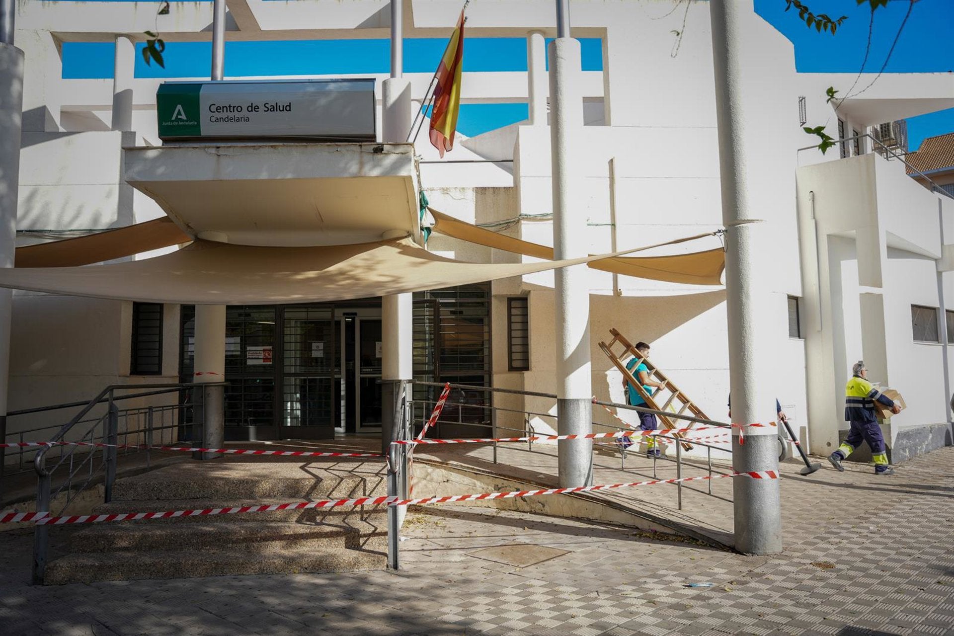 El SAS traslada la actividad del centro de salud de La Candelaria a Amate por "desplome parcial de un techo" El SAS traslada la actividad del centro de salud de La Candelaria a Amate por "desplome parcial de un techo"