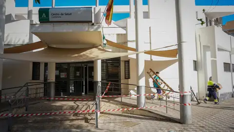 Archivo - Centro de salud de La Candelaria, en Sevilla, en foto de archivo. - MARIA JOSE LOPEZ / EUROPA PRESS - Archivo Archivo - Centro de salud de La Candelaria, en Sevilla, en foto de archivo. - MARIA JOSE LOPEZ / EUROPA PRESS - Archivo