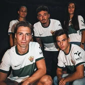El Elche CF presenta su camiseta para la temporada 2025/26 El Elche CF presenta su camiseta para la temporada 2025/26