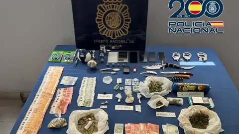 La Policía Nacional desarticula un grupo criminal dedicado a la venta de sustancias estupefacientes La Policía Nacional desarticula un grupo criminal dedicado a la venta de sustancias estupefacientes